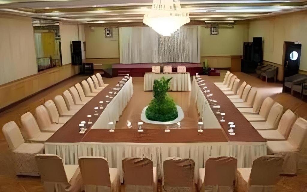Hotel Pardede International Medan Exterior foto