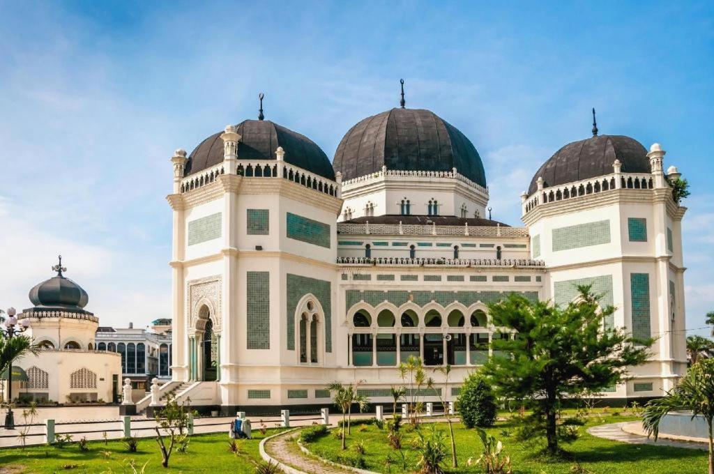 Hotel Pardede International Medan Exterior foto